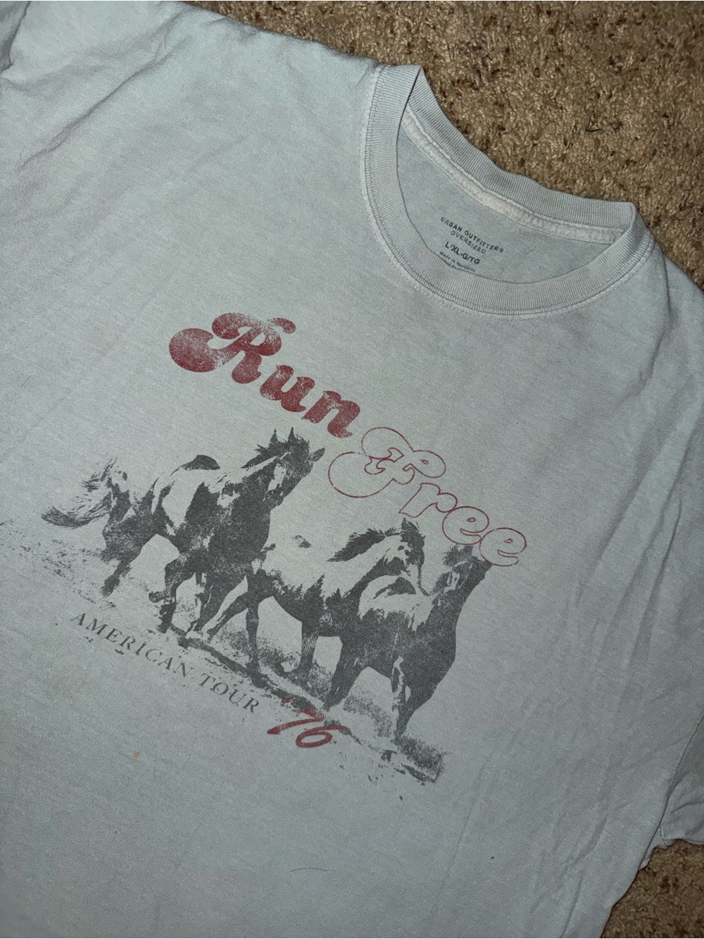Urban Outfitters Run Free Graphic Tee - Light Gray with Red Print